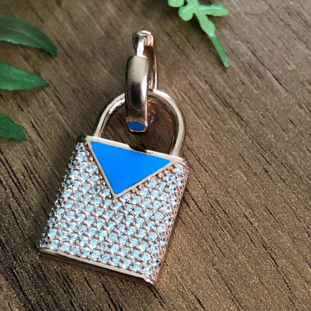 Blue and rose gold colored lock shaped necklace!